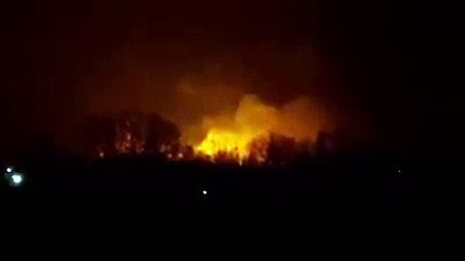 Терміново. У Києві розбився гвинтокрил. Масштабна пожежа на Осокорках