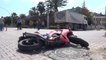 Kemer Kamyonla Motosiklet Çarpıştı: 2 Yaralı