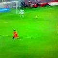 Alexis Sanchez did a Zidane, Gerrard and Ronaldinho skill all in 5 seconds