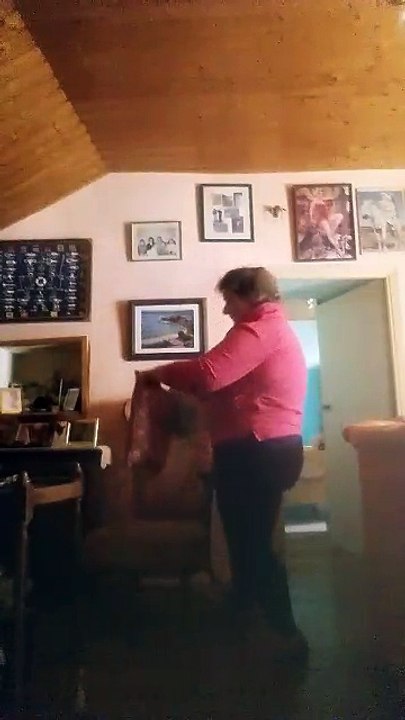 MI HERMANA CARMEN HACIENDO LIMPIEZA ...