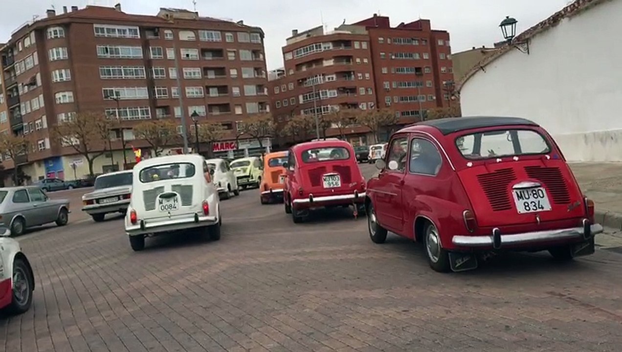 SEAT 600 Y CLASICOS EN EL PINCHO (ASOCIACION ALBACETEÑA DE SEAT 600)