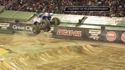 Monster Jam - Le premier front flip de l'histoire !