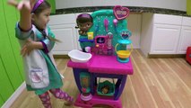 NEW DOC MCSTUFFINS PE CHECKUP CENTER Toy Puppy Findo Playing Doctor Vet Opening