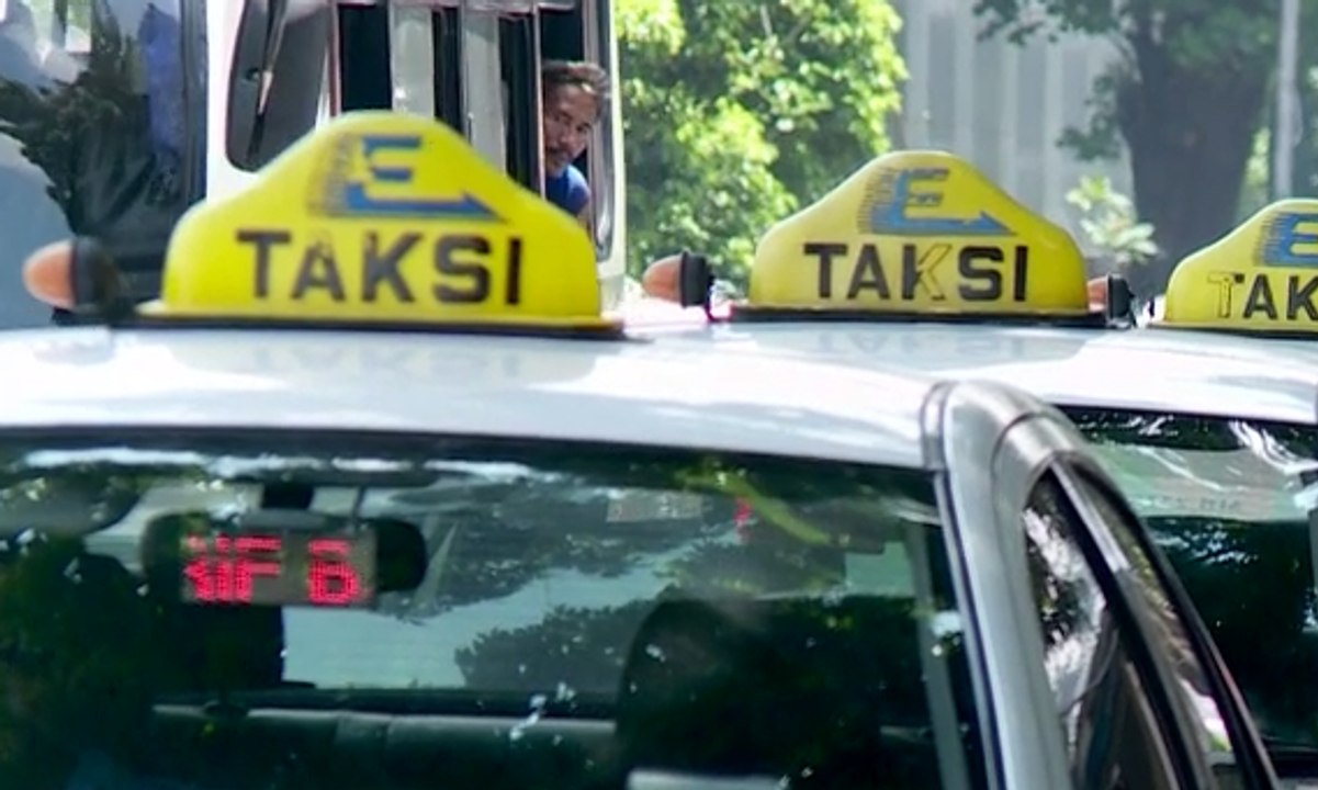 Sopir Taksi "Online" Tolak Cara Pemerintah