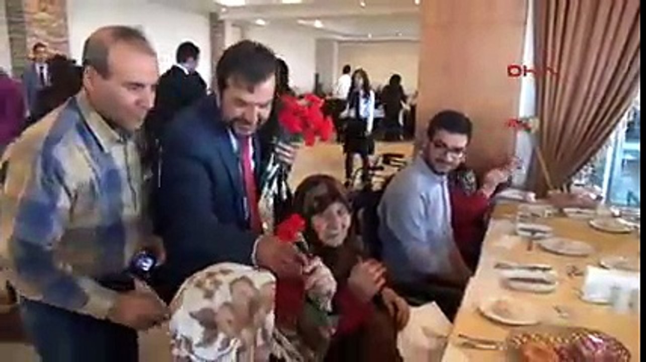 Gaziantep'te, yaşlılar, davul- zurna ile eğlendi