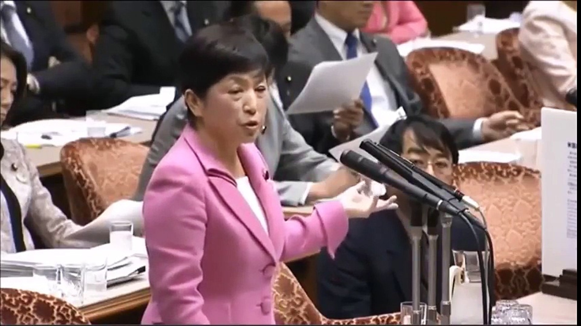 ⁣国会中継!この男面白すぎる！足立康史（維新の会）安倍総理にムチャ振りして意見を求め国会爆笑！