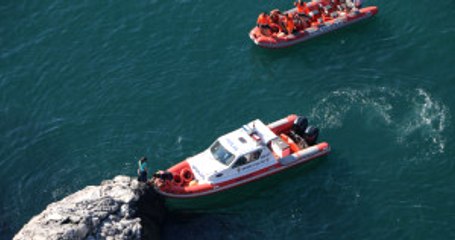 İntihar İçin Çıktığı Kayalıktan İnemeyen Genç Kızı Polis Kurtardı
