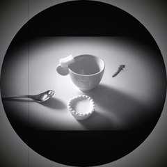 Le café en noir et blanc du sil avec film saquadé