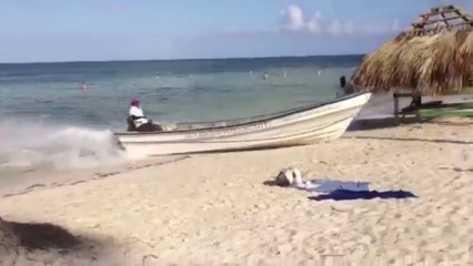 Se garer en bateau direct sur la plage avec classe !