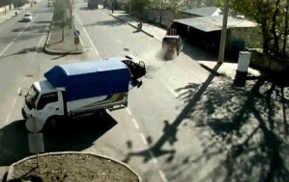 Yürekleri Ağza Getiren Kazalar Mobese'de