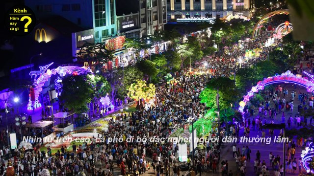 Hôm nay có gì - Hàng nghìn người chen chúc đêm khai mạc đường hoa Nguyễn Huệ