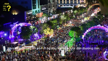 Hôm nay có gì - Hàng nghìn người chen chúc đêm khai mạc đường hoa Nguyễn Huệ