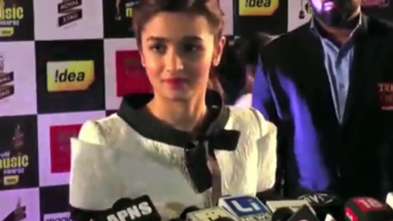 Alia Bhatt Angry on Reporters in the Party Of Bollywood Movie