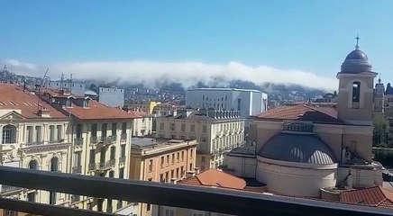 La Côte d'Azur soudainement recouverte par un épais brouillard blanc