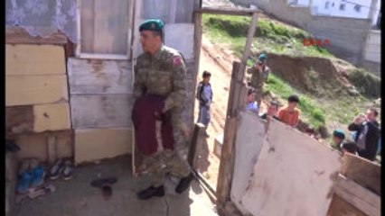 Türk Kızılayı Ile Türk Askeri 10 Bin Kosovalı Ailenin Yüzünü Güldürdü