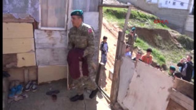 Türk Kızılayı Ile Türk Askeri 10 Bin Kosovalı Ailenin Yüzünü Güldürdü