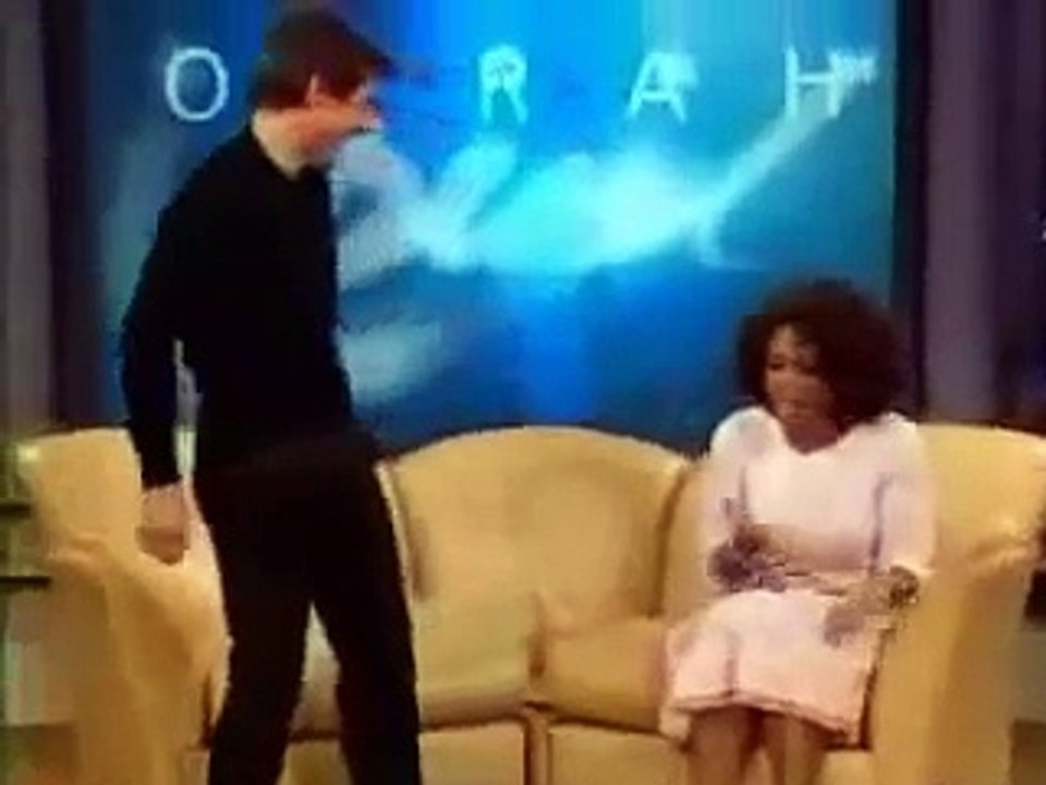 Tom Cruise saute sur le canapé d'Oprah Winfrey