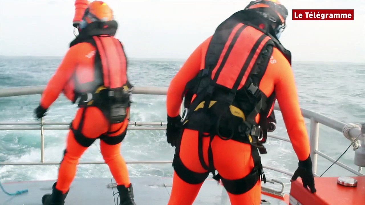 SNSM du Guilvinec. Exercice de sauvetage en mer avec l'hélicoptère Dragon 29