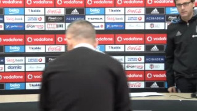 Şenol Güneş'in Kızı Günçe Güneş'ten Basın Mensuplarına Siyah-beyaz Pasta İkramı