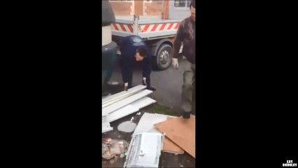 La prochaine fois ces personnes sauront que les trottoirs ne sont pas une décharge publique...