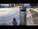 Çöpe Atılmış Şofbeni Robot Zanneden Çocuk