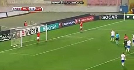 لاعب يحاول تقليد ماردونا و ينتهى الأمر بطرده