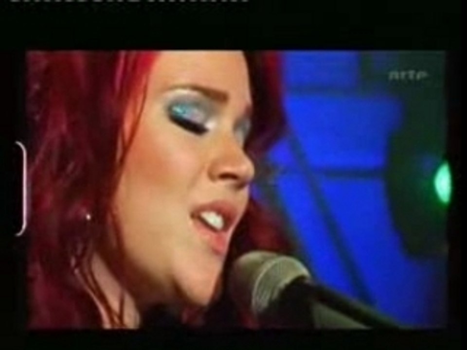Joss Stone - Tell Me What We're Gonna Do Now (Live)