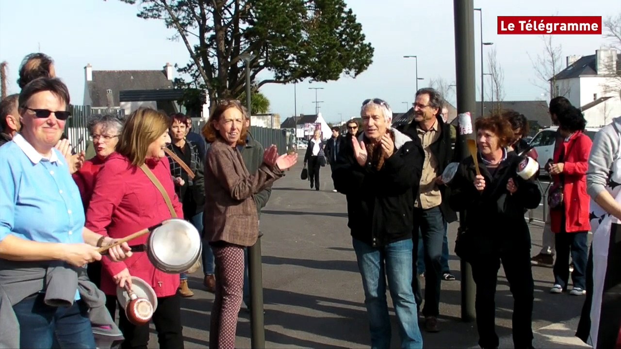 Quimper. François Fillon accueilli  par des casseroles