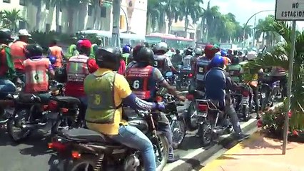 Enfrentamientos entre Policías y Motoristas Frente al Palacio de la Presidencia RD