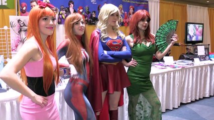 SPIDER-MAN vs HARLEY QUINN vs BATMAN vs SUPERMAN at Comic Con!-XcAXSw4kIOs