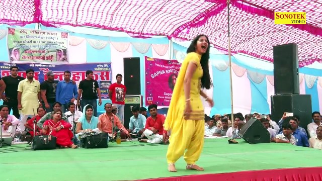 भयंकर भीड़ को काबू में किया - Sapna के इस डांस ने लोगो को हिला डाला - Sapna Dance 2017