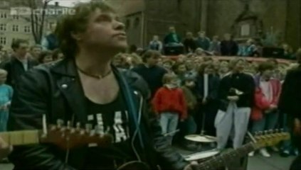 Kim Larsen & Bellami - De Smukke Unge Mennesker 1988