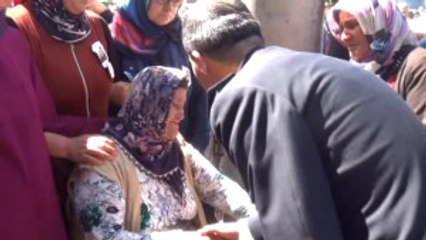 Şehit Astsubay Ömer Halisdemir'in Annesi Hayatını Kaybetti