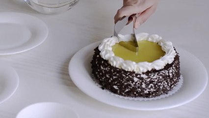 Get the perfect slice of cake every time with this kitchen tool