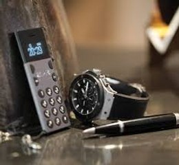 The world's smallest mobile phone Elari NanoPhone