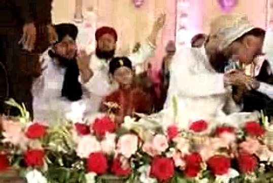 Mujh Pe Bhi Chashme Karam Aye Mere Aaqa Karna by owais raza qadri 2017