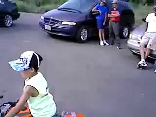 Nhóc chơi Môtô mini quá pro