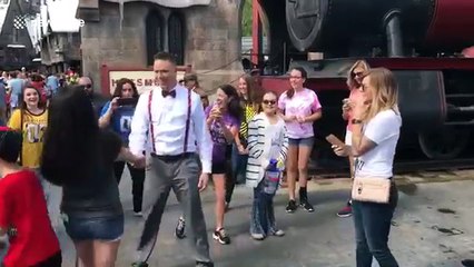 Man proposes to girlfriend at Harry Potter theme park