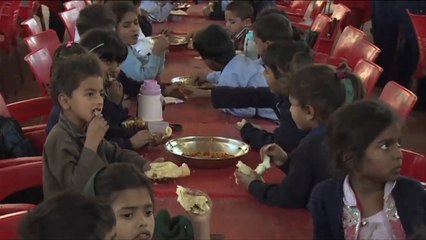 عدد الأطفال المشردين بمدينة كراتشي نحو 25 ألفا