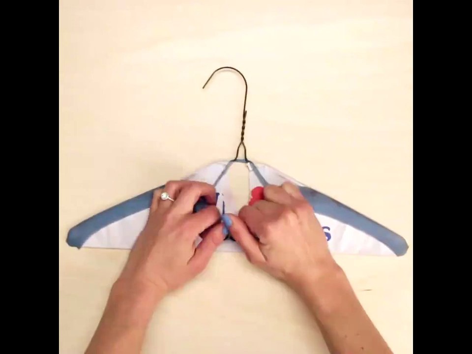 طريقة تزيين علاقة الملابس بالخرز Diy Cintre En Perles Video Dailymotion
