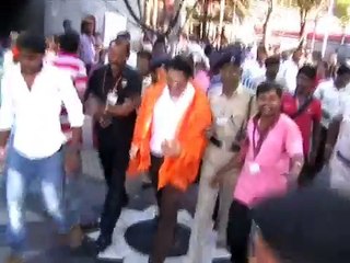 Bollywood Film Star Govida Reach Shiri Sai Baba Ji Temple