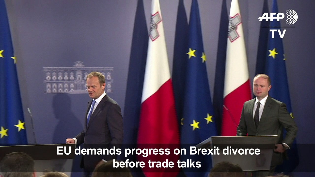 EU demands progress on Brexit divorce before tr...