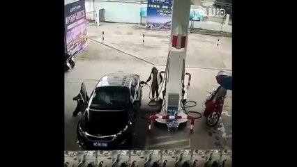 Un voleur se fait immédiatement rattraper par le karma