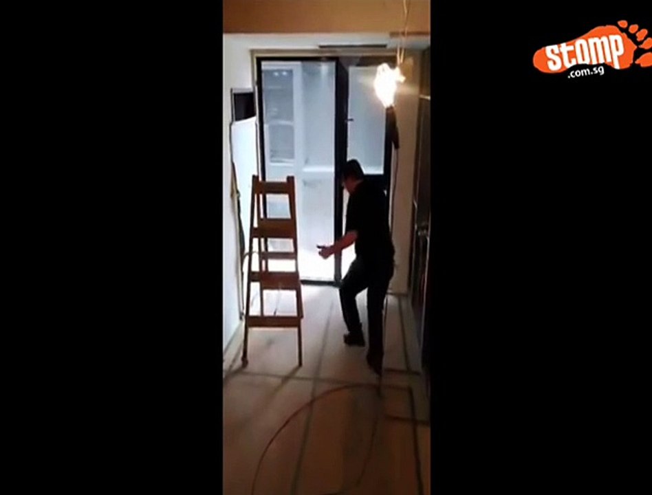 Cet ouvrier devient fou en voyant son echelle bouger toute seule