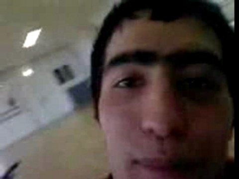 kys aka bboy kamil frappe un journaliste