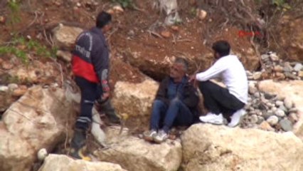 Mersin Dereye Düşen Vatandaşı Çevredekiler Kurtardı