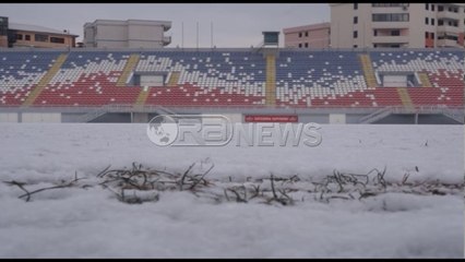 Ora News - Stadiumi "Loro Boriçi" në Shkodër i mbuluar nga dëbora, 12 janar 2017