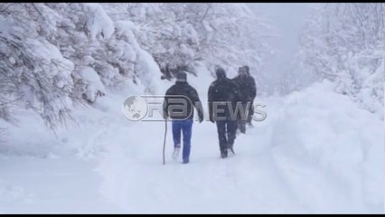 Ora News – Në Dukagjin bora shkon deri në 1 metër