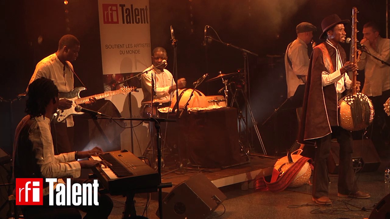 Abou Diarra joue "Tunga" en concert au Hangar Ivry