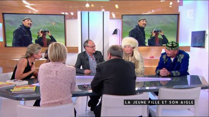 La jeune fille et son aigle - C à vous - 31/03/2017